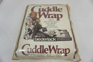 lot 142 image: New Biederlack Cuddle Wrap