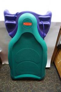 lot 147 image: Large Rubbermaid Plastic Sled