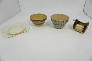 lot 151 image: Small Misc Housewares