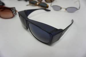lot 153 image: Assortment of 12 Sunglasses