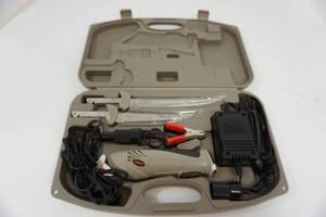 lot 156 image: New Rapala Deluxe Electric ACDC Fillet Knife in Case