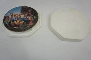 lot 169 image: M.I. Hummel Apple Tree Boy and Girl Plate Collection