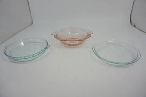 lot 179 image: 2 Glass Pyrex Pie Dishes and Decorative Glass Bowl