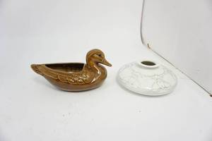 lot 196 image: 2 Small Vases
