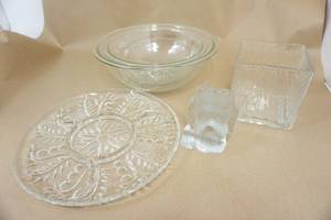 lot 197 image: Glass Items