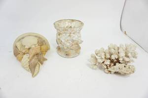 lot 199 image: Home Decor