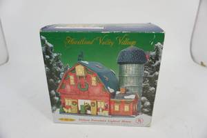lot 215 image: Heartland Valley Village Deluxe Porcelain Lighted House