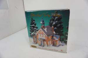 lot 217 image: Heartland Valley Village Deluxe Porcelain Lighted House