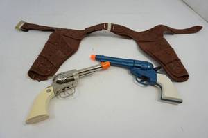 lot 224 image: 2 Cap Guns and Holster Belt