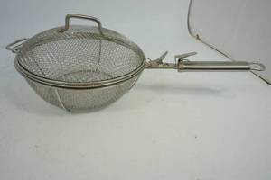 lot 229 image: Large Round 11 Wire Fry Basket with Lid