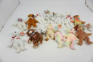 lot 237 image: Ty Beanie Baby Bears