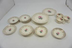 lot 277 image: Crooksville Delmar Rose 22kt Gold Dishes