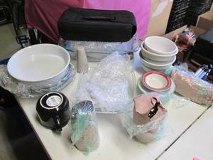 Tote Filled With Pyrex Bakeware, Di...