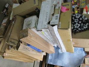 Pallet of Assorted Car Accessories ...