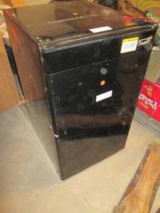 Magic Chef 4.4 Cu. Ft. Refrigerator...