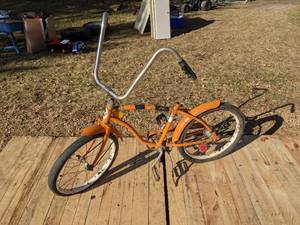 lot 117 image: Vintage Huffy Bike with Ape Hanger Handlebars