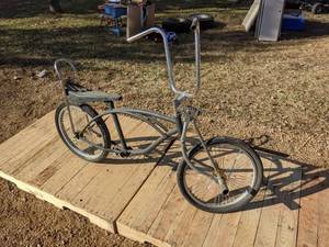 lot 121 image: Vintage Muscle Bike with Pegs