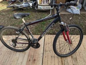 lot 304 image: Schwinn Ranger Mountain Bike