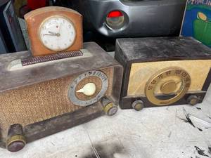 lot 36 image: (3) Vintage Tube Radios - Untested