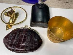 lot 45 image: Small Lot of Vintage Accessories