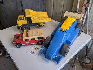 lot 209 image: (3) Tonka Trucks