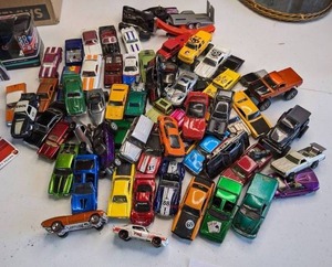 lot 11 image: Large Lot of Diecast Cars - Hot Wheels, Matchbox, etc.