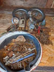 lot 225 image: Enameled Basin Full of Rusty Stuff