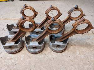 lot 246 image: (6) 350 Pistons