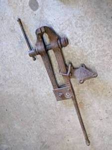 lot 248 image: Antique Blacksmithing Leg Vise