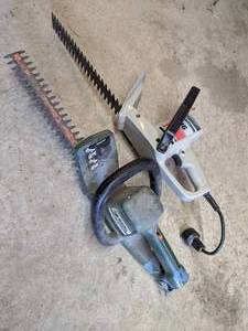 lot 250 image: (2) Hedgetrimmers