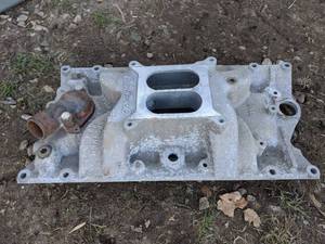 lot 242 image: Edelbrock 7116 Performer RPM Vortec Intake Manifold