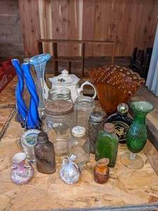 lot 255 image: Lot of Vintage Glassware