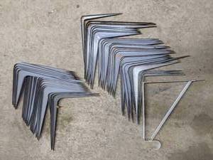lot 261 image: Lot of Assorted Metal Brackets