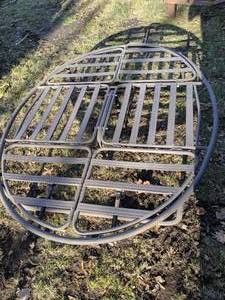 lot 191 image: Oversized Outdoor Metal Frame