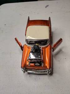 lot 20 image: Muscle Machines Diecast Car Collectible Toy