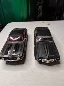 lot 23 image: Maisto 69 Firebird & 69 Camaro Scale Model Diecast Cars