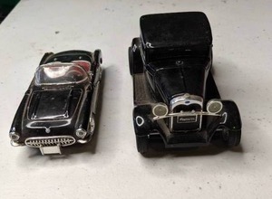 lot 26 image: Model A Ford and Chevy Corvette Diecast Model Cars