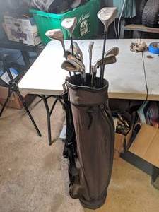 lot 60 image: Golf Club Bag Filled with Right Handed Clubs