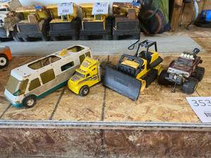 lot 353 image: Assorted Lot of Vintage Trucks