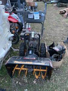 lot 175 image: Poulan Pro 8.5 HP 27 Snowblower