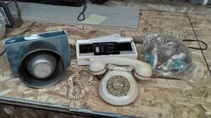lot 381 image: Lot of vintage electronics