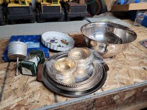 lot 399 image: Miscellaneous Servingware