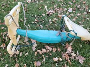 lot 272 image: Plastic Kids Swing
