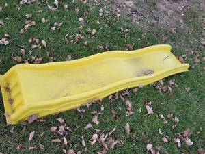 lot 276 image: Plastic Kids Slide