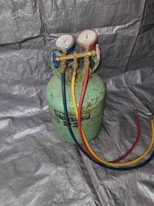 lot 289 image: Air Conditioning Recharging Tank and Gauges