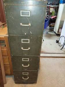 lot 290 image: Vintage Shaw Walker Wood File Cabinet