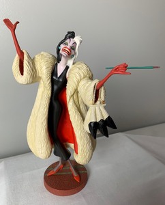 lot 1 image: Disney Collectible WDCC Cruella De Vil Anita Daahling Disney Collectors Society Figurine