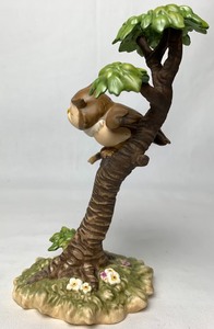 lot 9 image: Disney Collectible WDCC Whats Going On Around Here Owl from Bambi