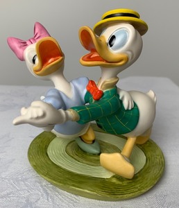 lot 22 image: Disney Collectible WDCC NLE Oh Boy, What A Jitterbug 2 from Mr. Duck Steps Out #1387
