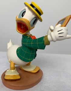 lot 23 image: Disney Collectible WDCC With Love From Daisy from Mr. Duck Steps Out